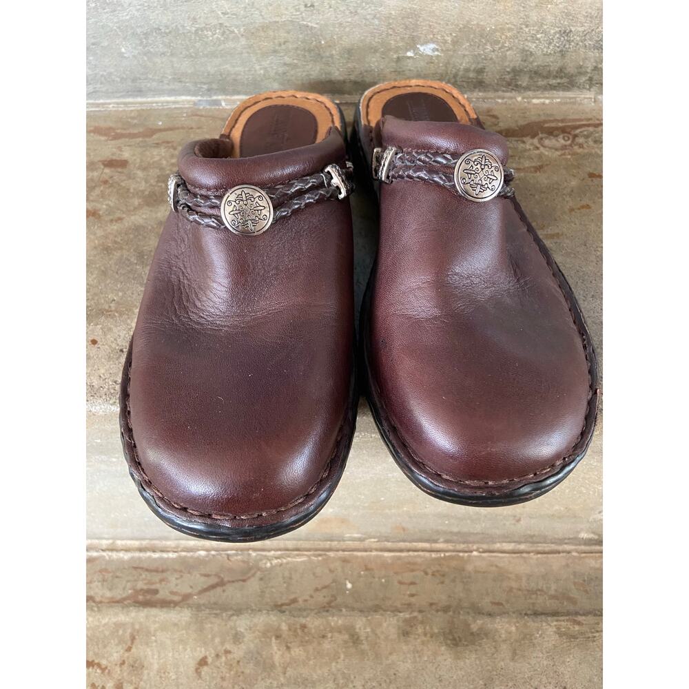 Minnetonka brown leather clog with silver tone hardware - Picture 4 of 8